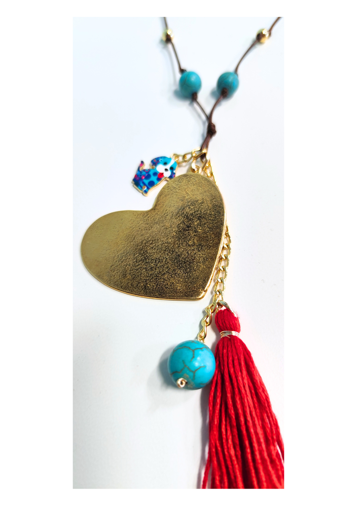 Rikku Guay, Collar con Dije grande de Corazón.