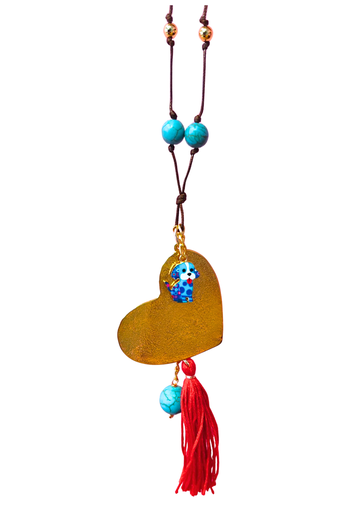 Rikku Guay, Collar con Dije grande de Corazón.